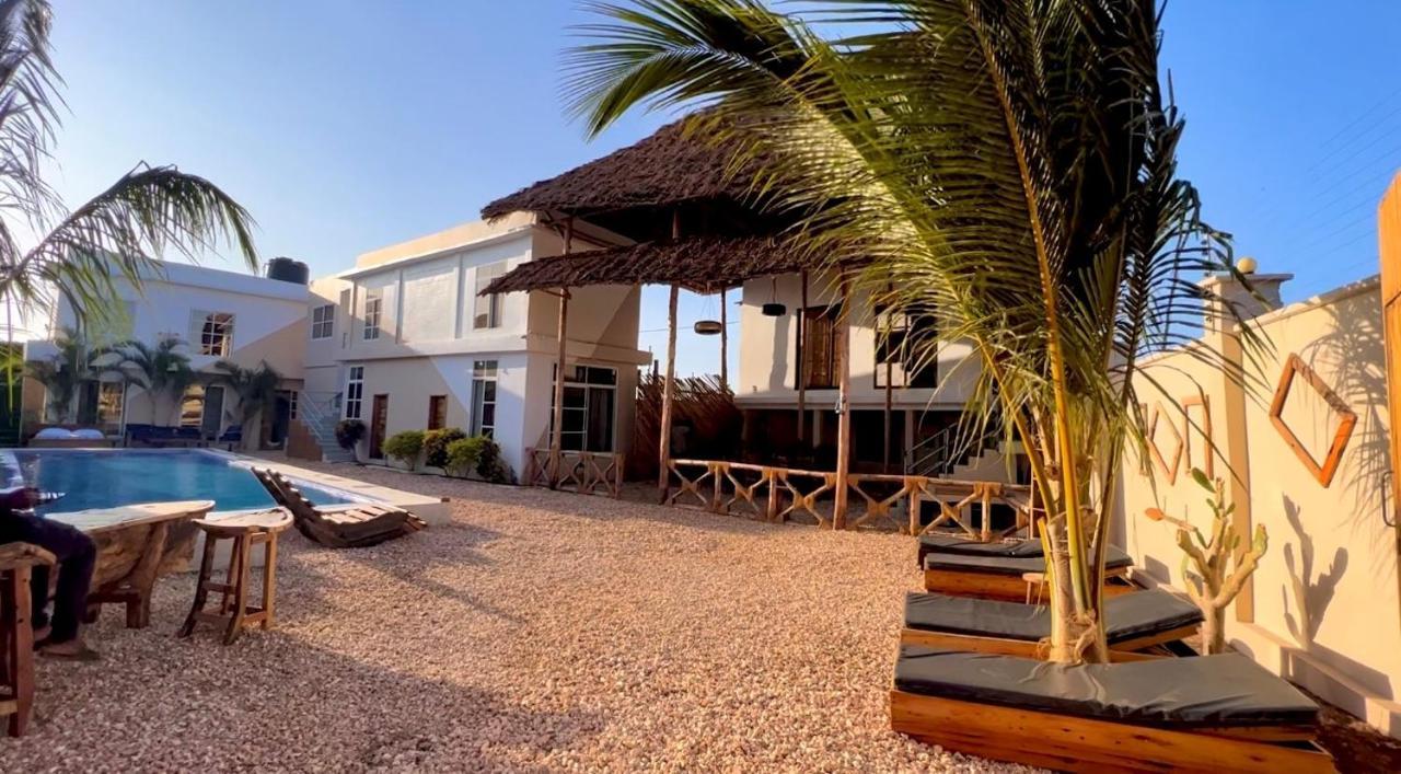 Vick Boutique Hotel With New Power Backup Нунгви Экстерьер фото