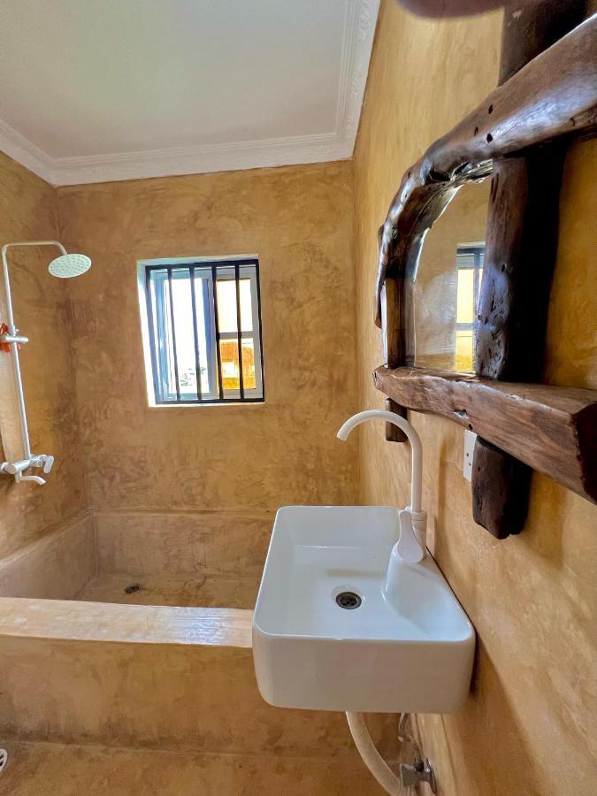 Vick Boutique Hotel With New Power Backup Нунгви Экстерьер фото